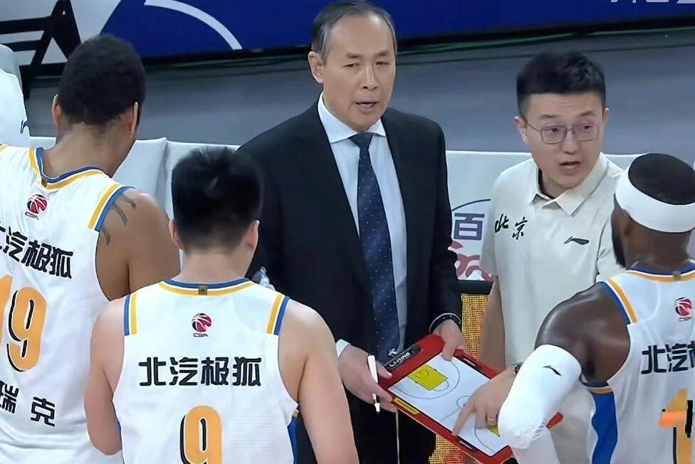开云体育-北京男篮输相难看,许利民表达不满,四大问题明显,麦基作用不大