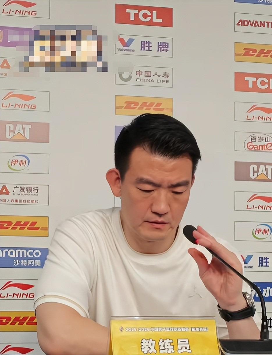 6月1日,广厦队传3大消息:孙铭徽低迷 布朗孤树难支 王博遭质疑